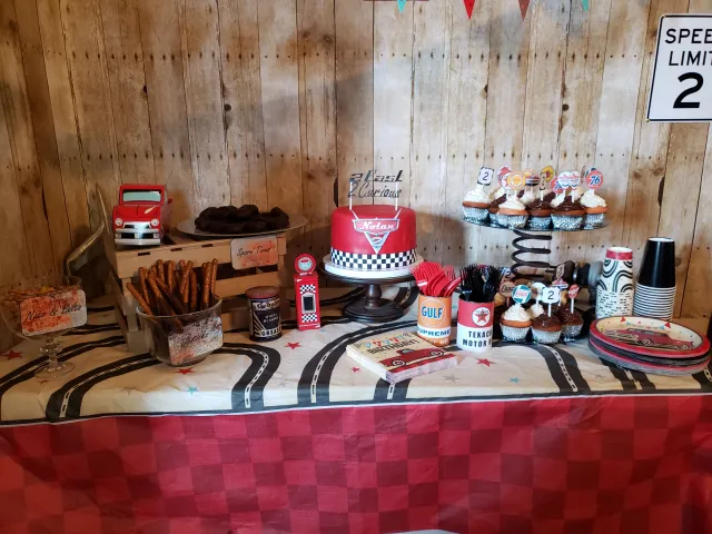 two fast birthday table