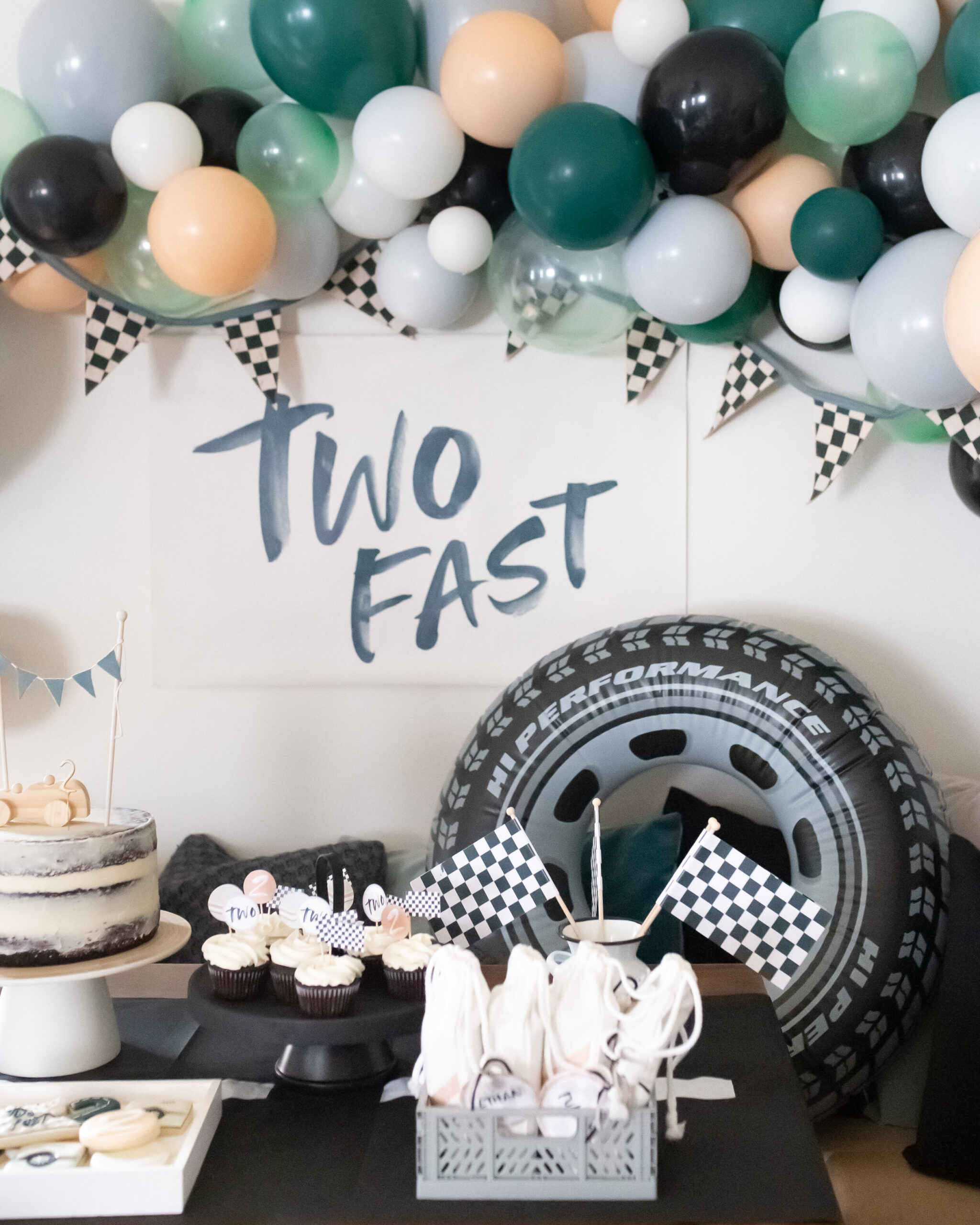 two fast birthday table