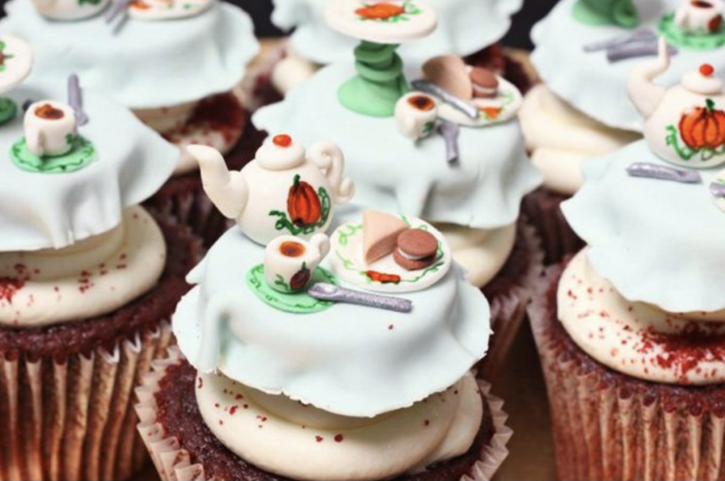 tea set decorated cupcake