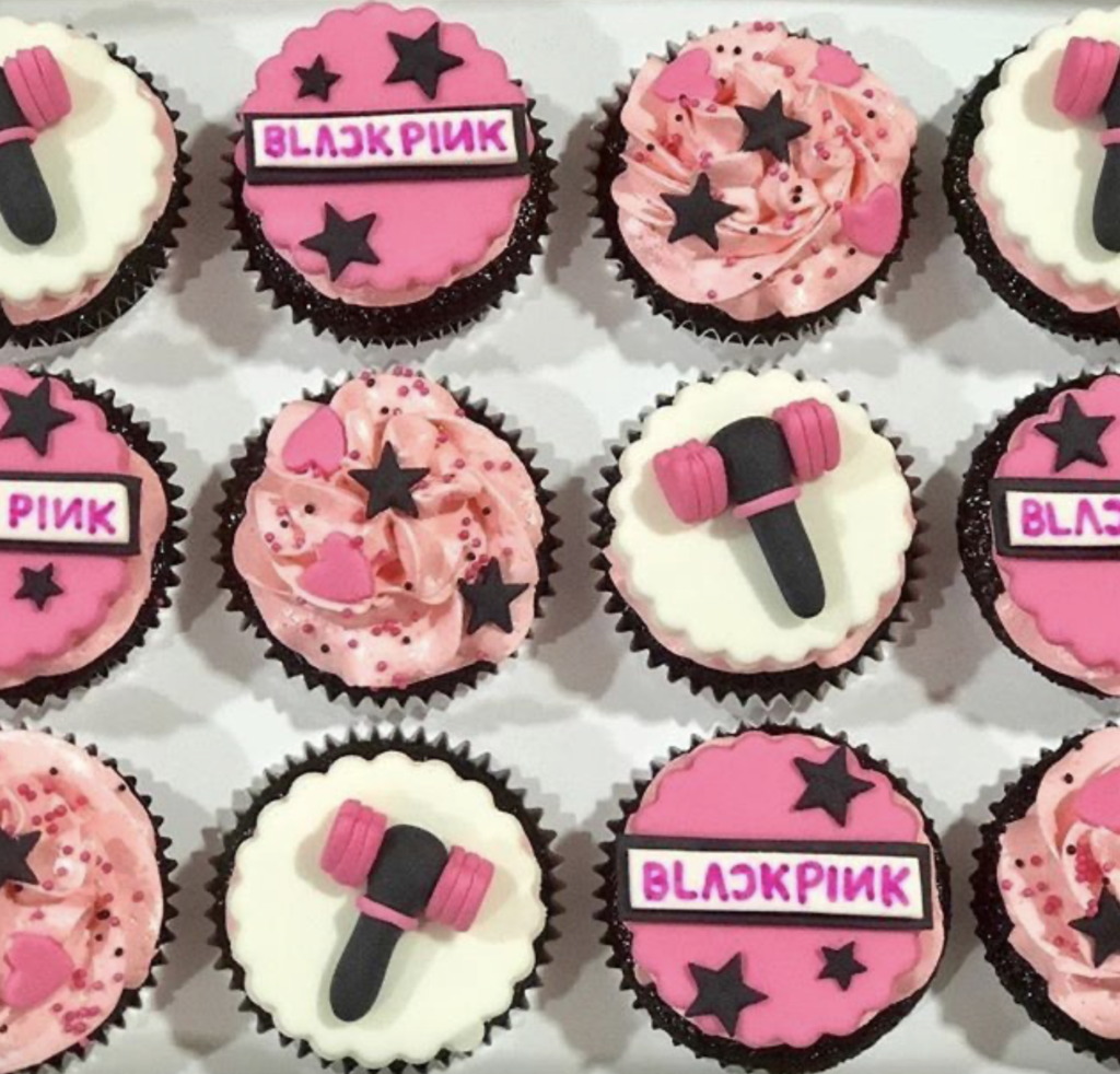 blackpink decorated cupcakes