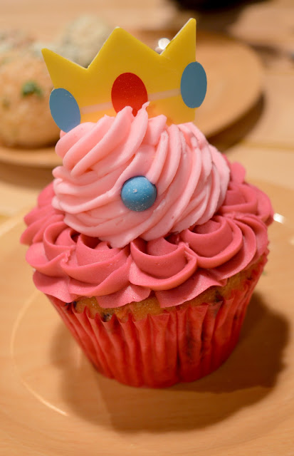 princess peach cupcakes