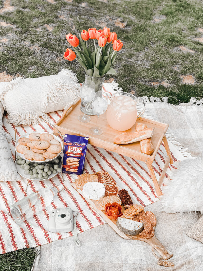 spring picnic aesthetic